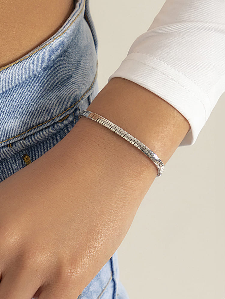 ZUZANA | Plochý hadí kostní náramek